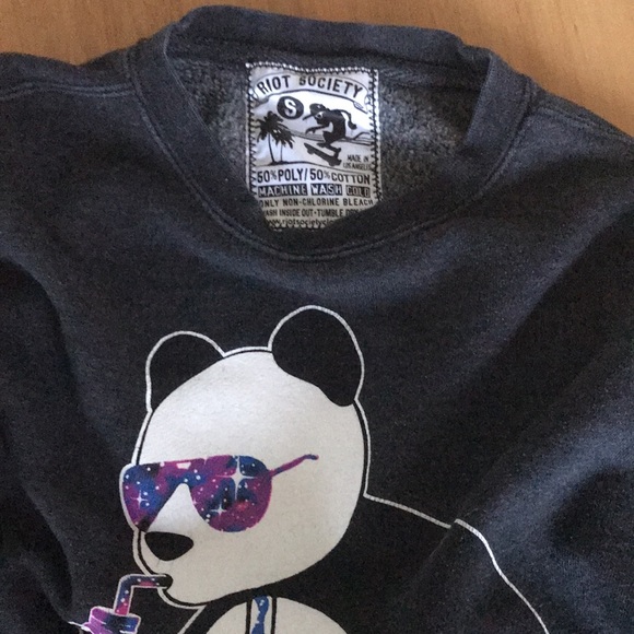 Panda drinking the juice sweatshirt - Picture 2 of 3